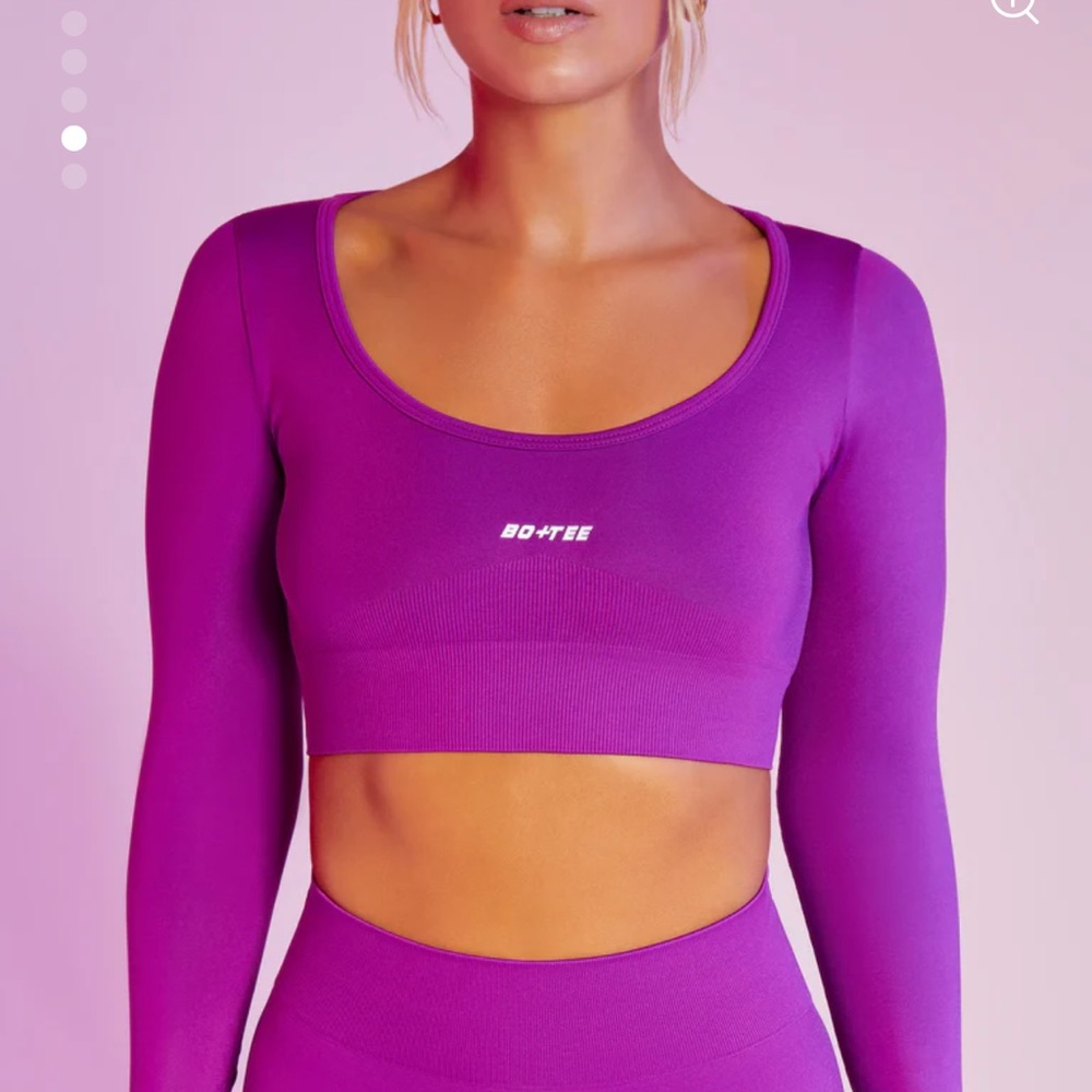 Bo+Tee vital collection long sleeve scoop neck workout top